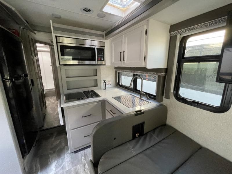 2024 Thor Motor Coach 2024 Thor Motor Coach Quantum - thumbnail 11