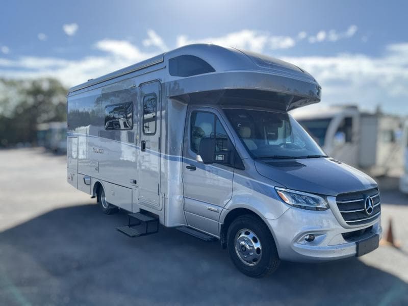 2025 Winnebago Navion 24T