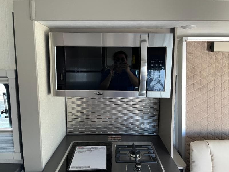 2025 Winnebago 2025 Winnebago Navion - thumbnail 22