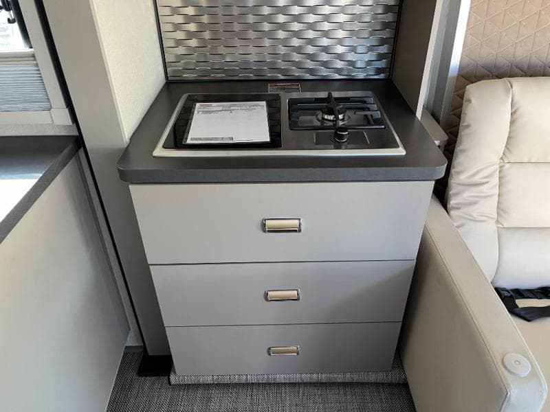 2025 Winnebago 2025 Winnebago Navion - thumbnail 23