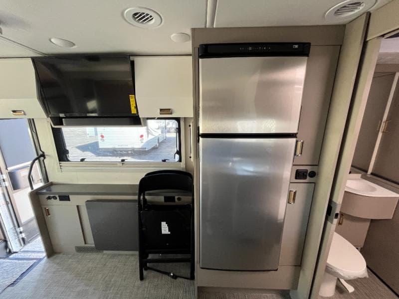 2025 Winnebago 2025 Winnebago Navion - thumbnail 24