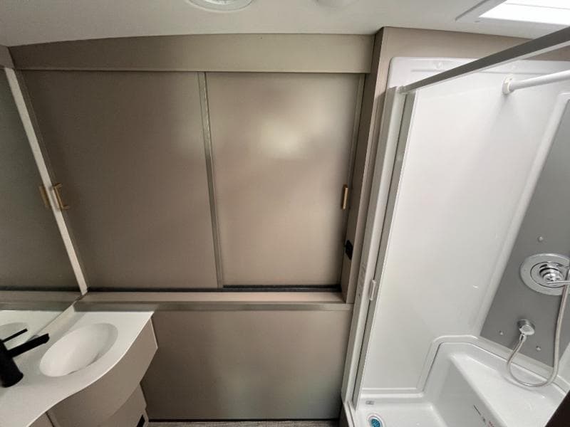 2025 Winnebago 2025 Winnebago Navion - thumbnail 29