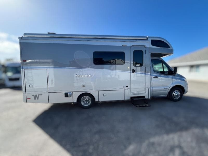 2025 Winnebago 2025 Winnebago Navion - thumbnail 10