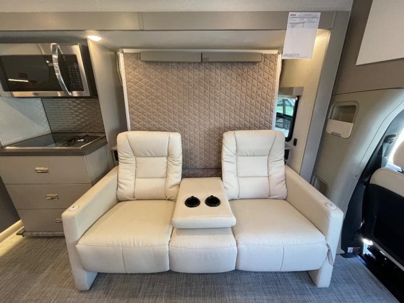 2025 Winnebago 2025 Winnebago View - thumbnail 10