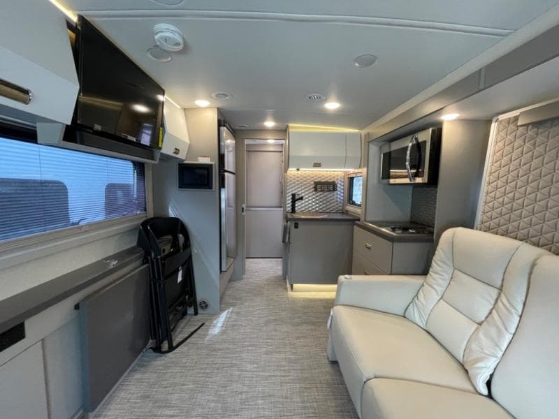 2025 Winnebago 2025 Winnebago View - thumbnail 26