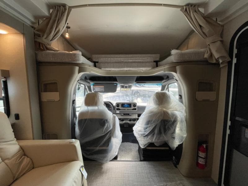 2025 Winnebago 2025 Winnebago View - thumbnail 9