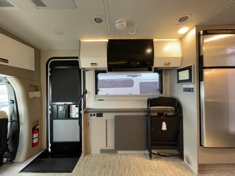 2025 Winnebago 2025 Winnebago View - thumbnail 13