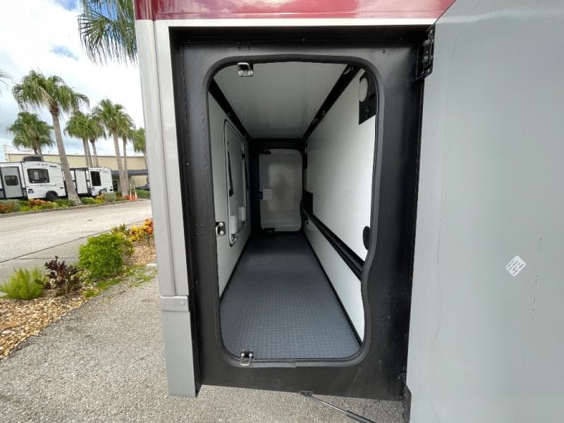 2025 Winnebago 2025 Winnebago View - thumbnail 8