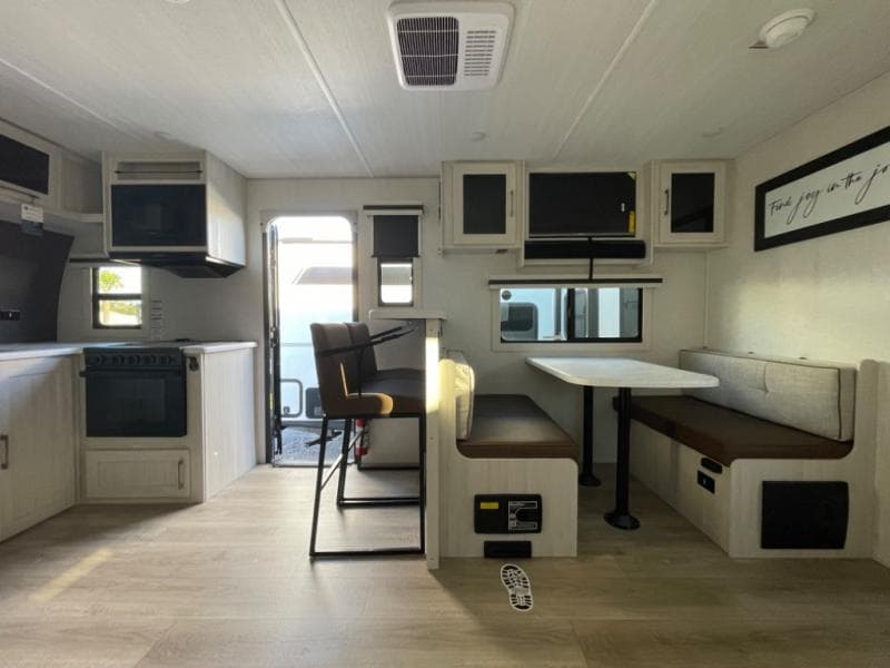 2025 Forest River 2025 Forest River Grand Surveyor - thumbnail 9