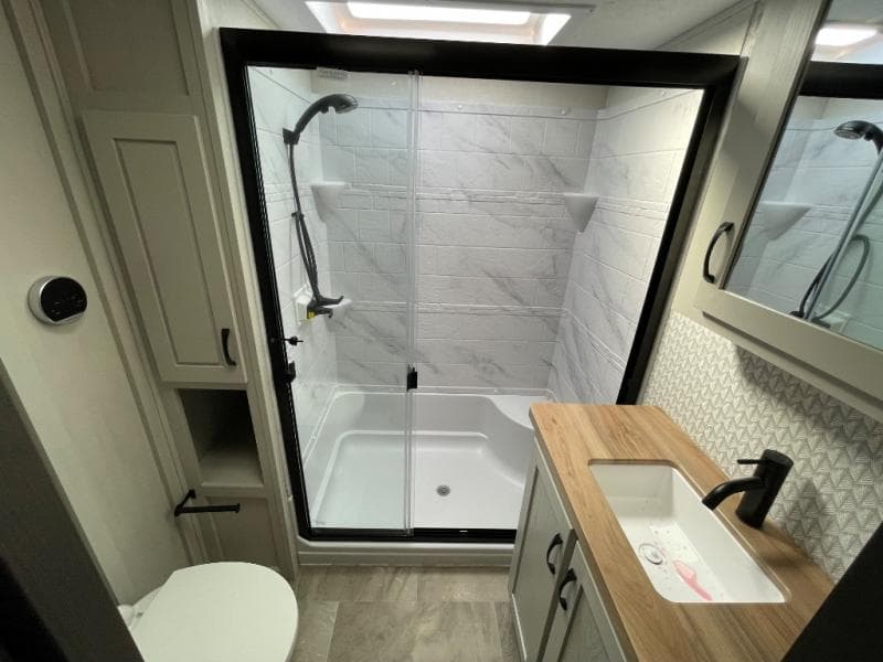 2025 Coachmen 2025 Coachmen Brookstone - thumbnail 24