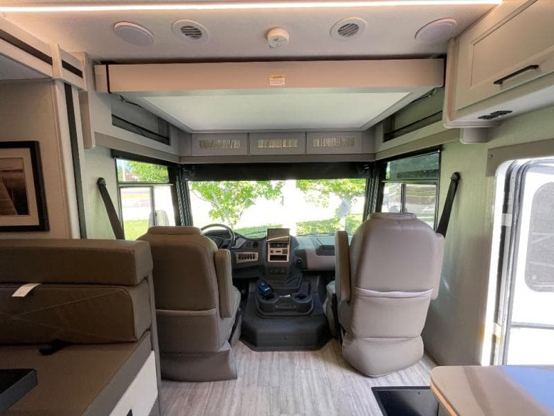 2025 Coachmen 2025 Coachmen Mirada - thumbnail 8