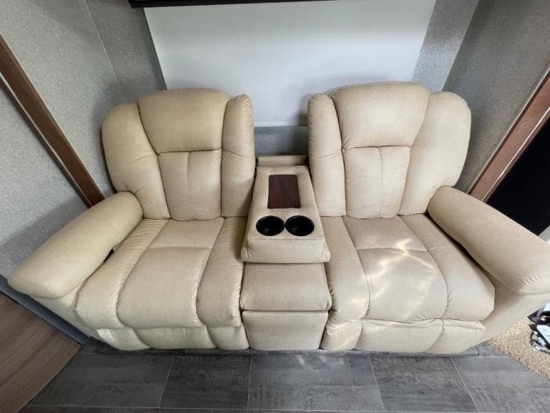 2019 Winnebago 2019 Winnebago Navion - thumbnail 16