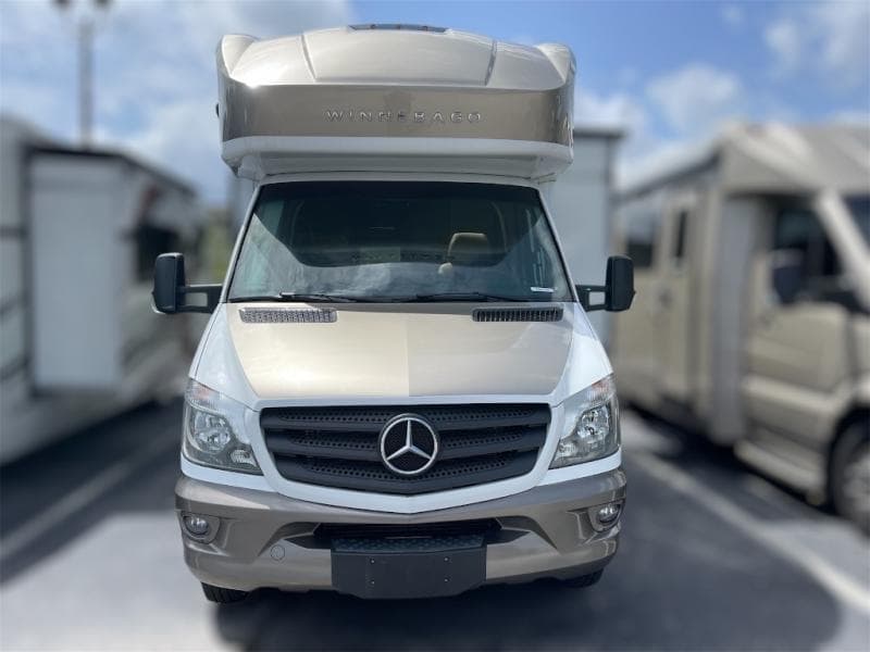 2019 Winnebago 2019 Winnebago Navion - thumbnail 3