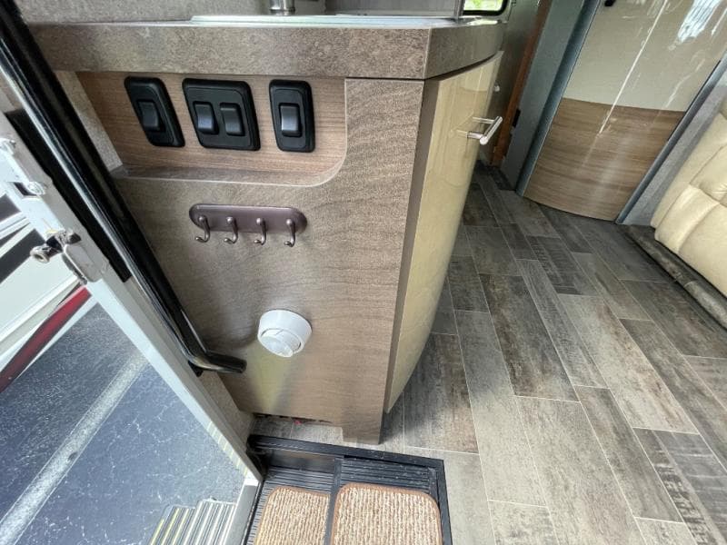2019 Winnebago 2019 Winnebago Navion - thumbnail 40