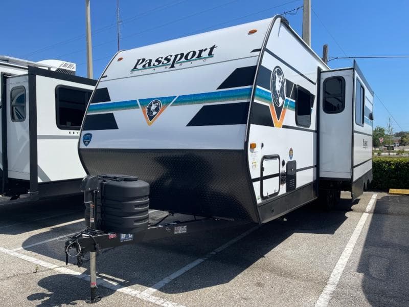 2025 Keystone RV 2025 Keystone RV Passport Classic - thumbnail 4