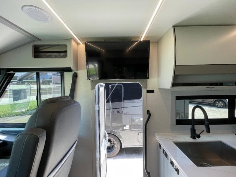 2026 Coachmen 2026 Coachmen Euro - thumbnail 7