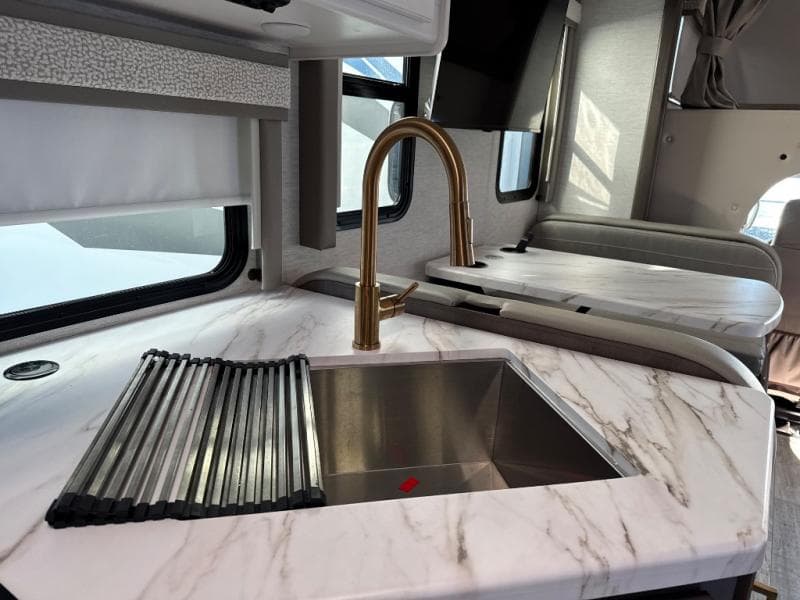 2026 Thor Motor Coach 2026 Thor Motor Coach Chateau - thumbnail 12