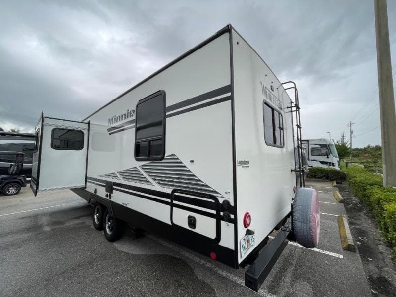 2020 Winnebago 2020 Winnebago Micro Minnie - thumbnail 4