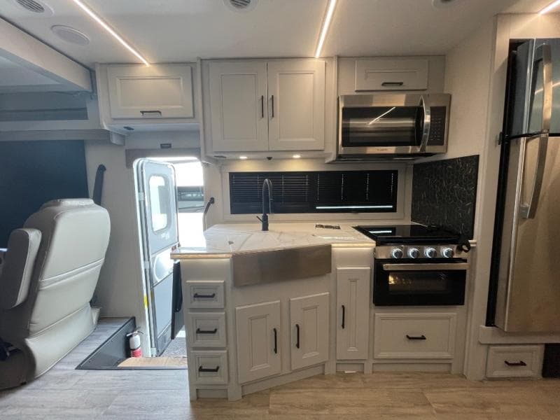 2026 Coachmen 2026 Coachmen Mirada - thumbnail 11