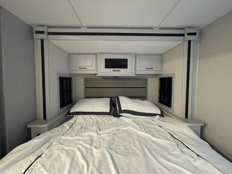 2026 Coachmen 2026 Coachmen Mirada - thumbnail 18