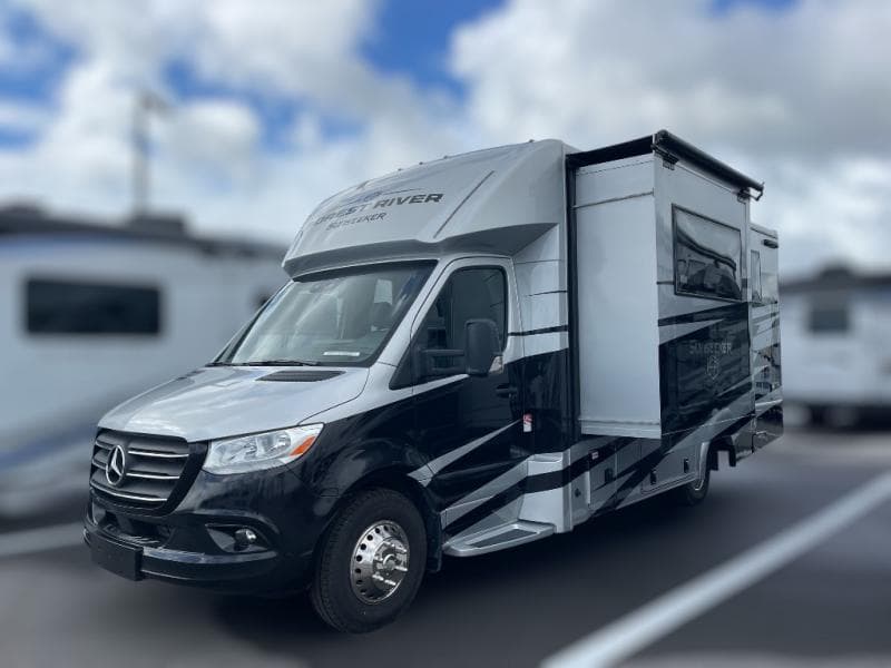 2026 Forest River 2026 Forest River Sunseeker - thumbnail 4