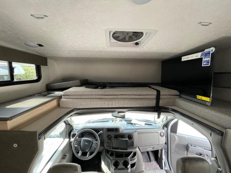 2026 Coachmen 2026 Coachmen Leprechaun - thumbnail 25