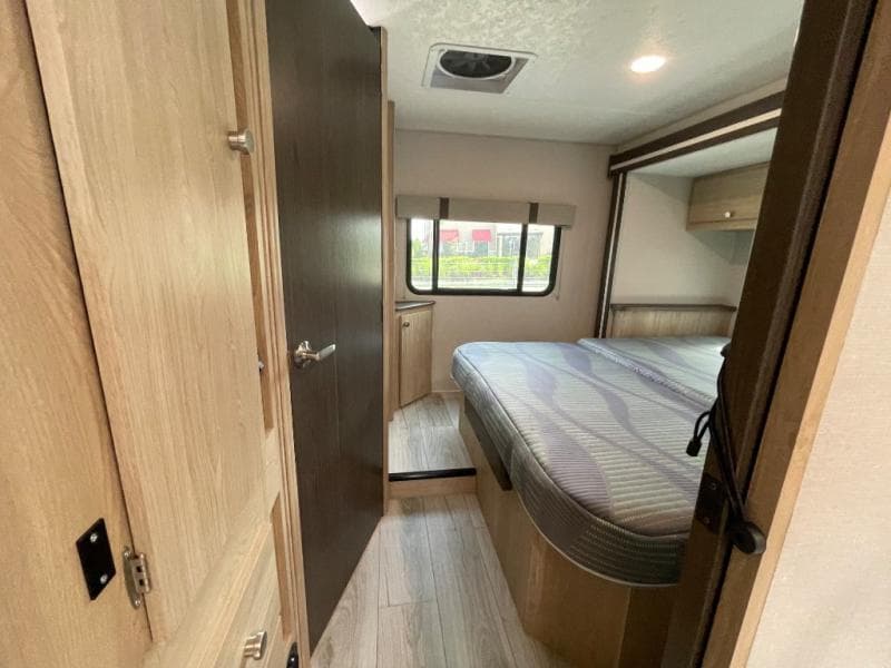 2026 Coachmen 2026 Coachmen Leprechaun - thumbnail 44