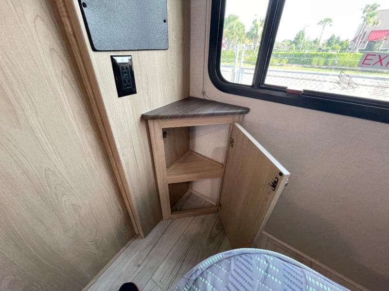 2026 Coachmen 2026 Coachmen Leprechaun - thumbnail 49