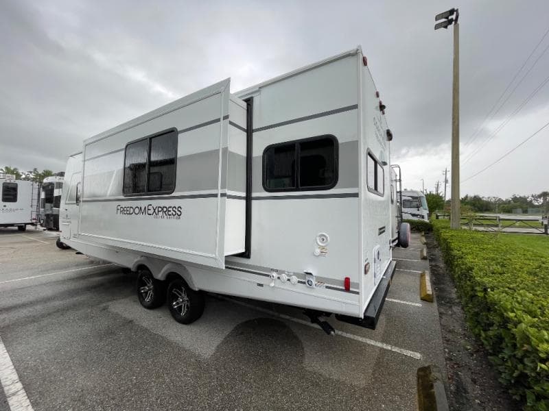 2026 Coachmen 2026 Coachmen Freedom Express Select - thumbnail 6