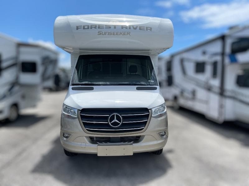 2026 Forest River 2026 Forest River Sunseeker - thumbnail 3