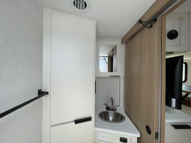 2026 Winnebago 2026 Winnebago Micro Minnie - thumbnail 17