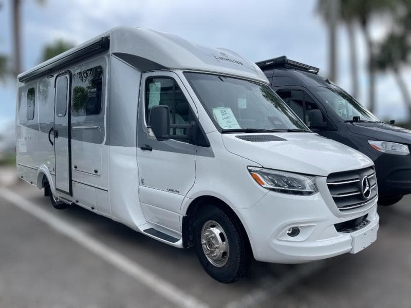 2025 Leisure Travel Vans Unity 24MBL