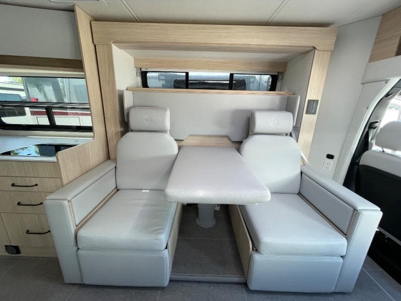 2025 Leisure Travel Vans 2025 Leisure Travel Vans Unity - thumbnail 8