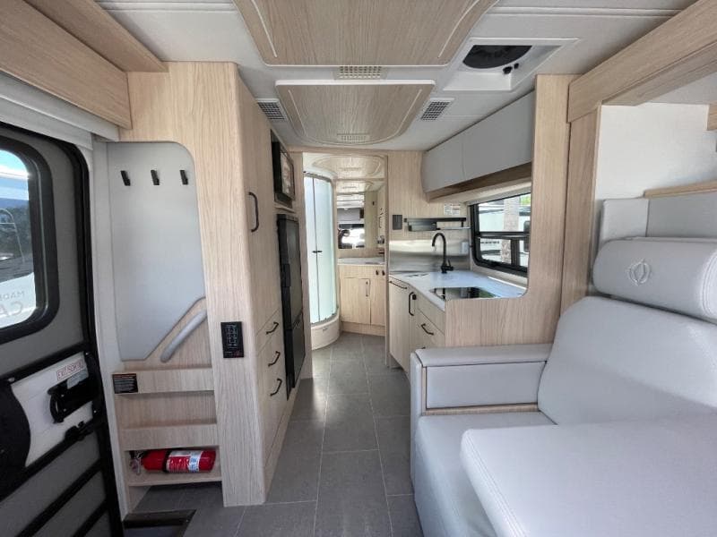 2025 Leisure Travel Vans 2025 Leisure Travel Vans Unity - thumbnail 10