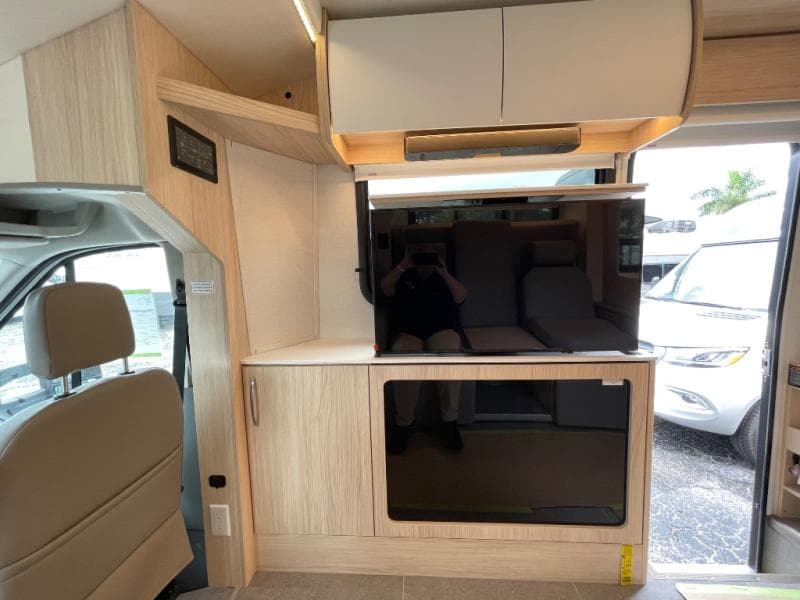 2025 Leisure Travel Vans 2025 Leisure Travel Vans Wonder - thumbnail 28