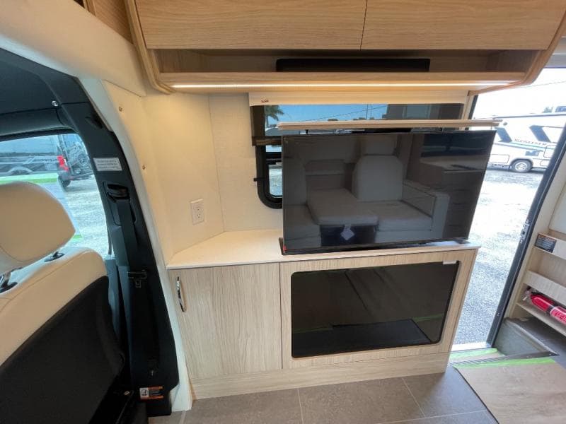 2025 Leisure Travel Vans 2025 Leisure Travel Vans Unity - thumbnail 29