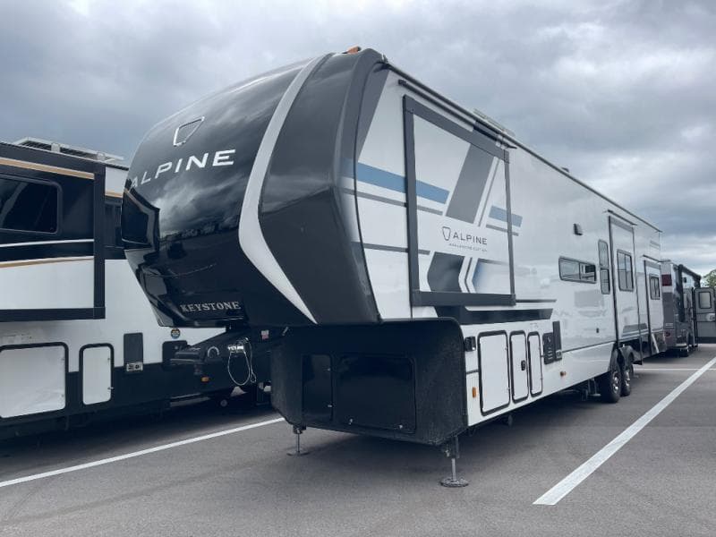 2026 Keystone RV 2026 Keystone RV Alpine Avalanche Edition - thumbnail 4