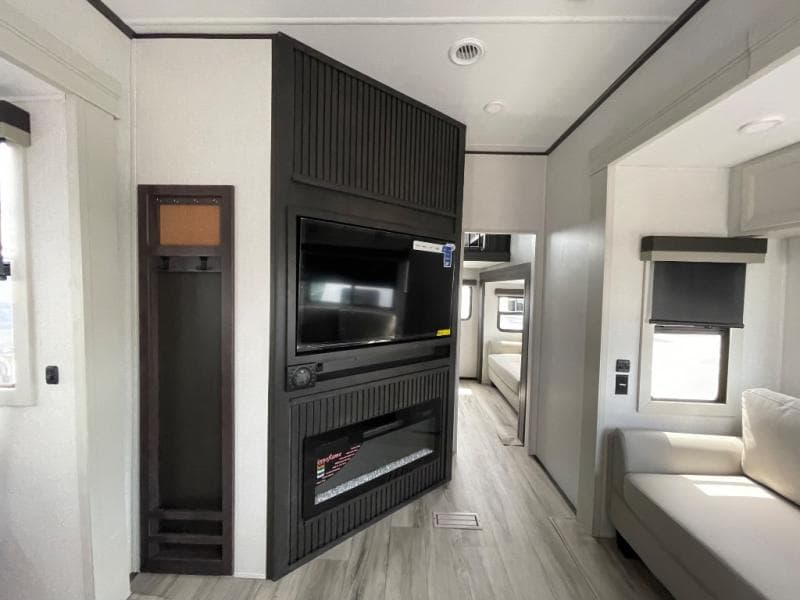 2026 Keystone RV 2026 Keystone RV Alpine Avalanche Edition - thumbnail 8