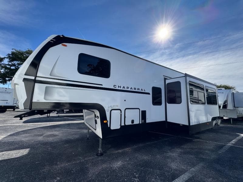 2026 Coachmen 2026 Coachmen Chaparral - thumbnail 2