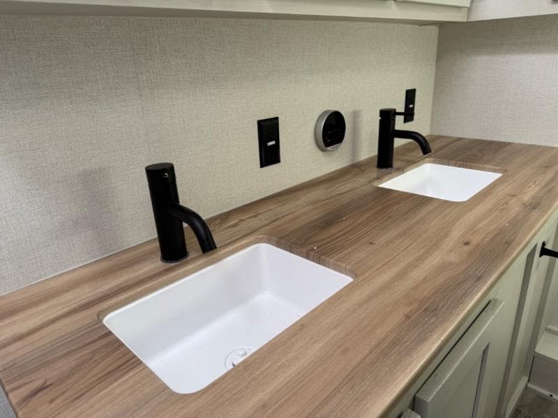 2026 Coachmen 2026 Coachmen Chaparral - thumbnail 23