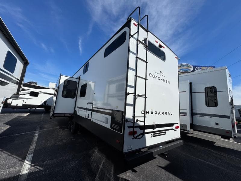 2026 Coachmen 2026 Coachmen Chaparral - thumbnail 3