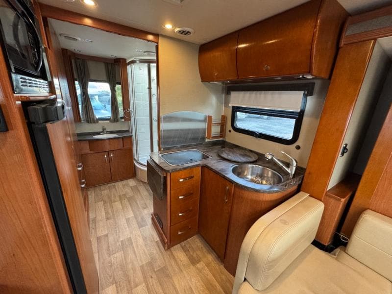 2014 Leisure Travel Vans 2014 Leisure Travel Vans Unity - thumbnail 9