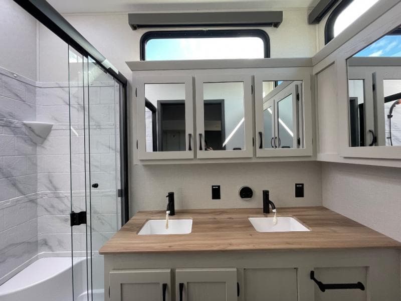 2026 Coachmen 2026 Coachmen Chaparral - thumbnail 21