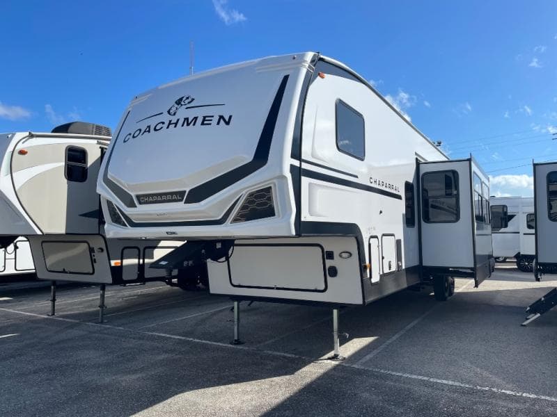 2026 Coachmen 2026 Coachmen Chaparral - thumbnail 4