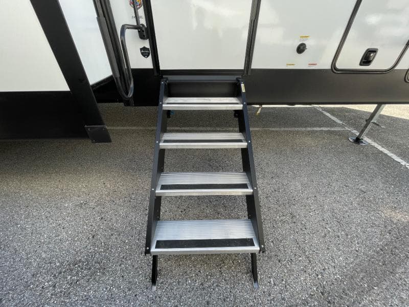 2026 Coachmen 2026 Coachmen Chaparral - thumbnail 9