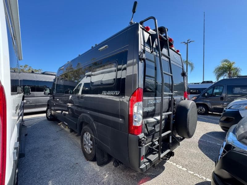 2022 Winnebago 2022 Winnebago Travato - thumbnail 4