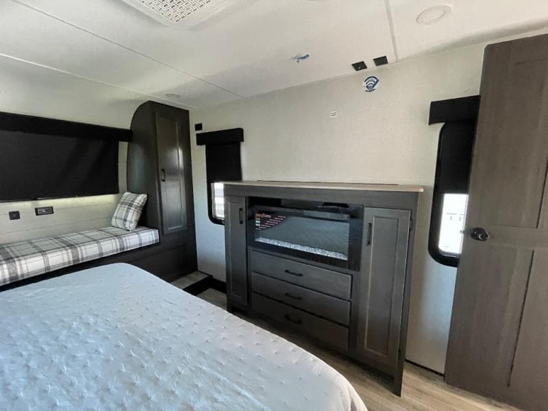 2026 Venture RV 2026 Venture RV SportTrek 5 Touring Edition - thumbnail 28