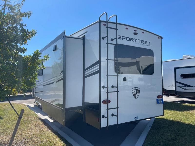 2026 Venture RV 2026 Venture RV SportTrek 5 Touring Edition - thumbnail 5