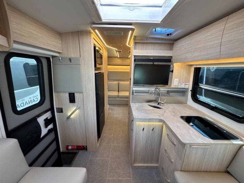 2025 Leisure Travel Vans 2025 Leisure Travel Vans Wonder - thumbnail 7