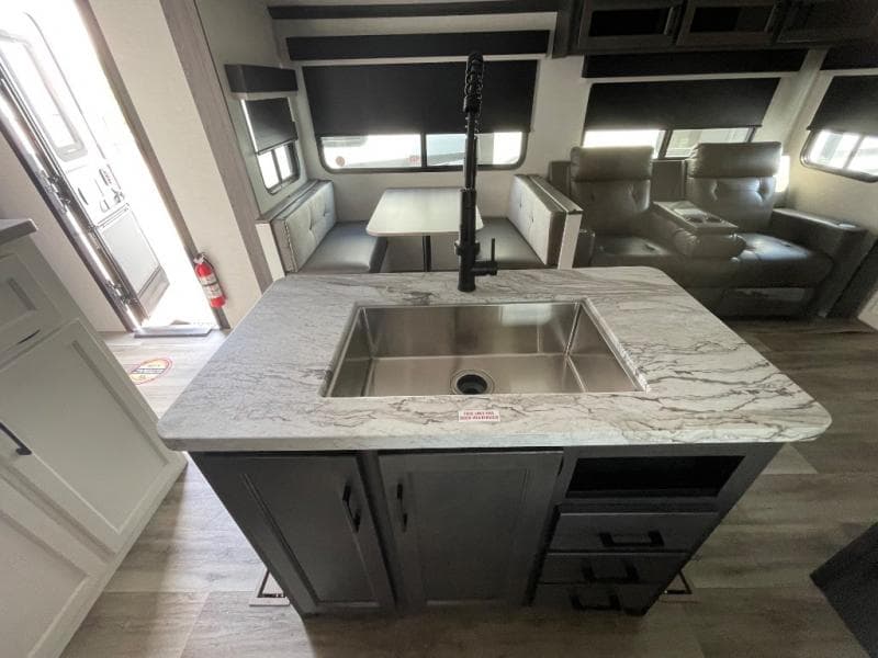 2026 Venture RV 2026 Venture RV SportTrek - thumbnail 16